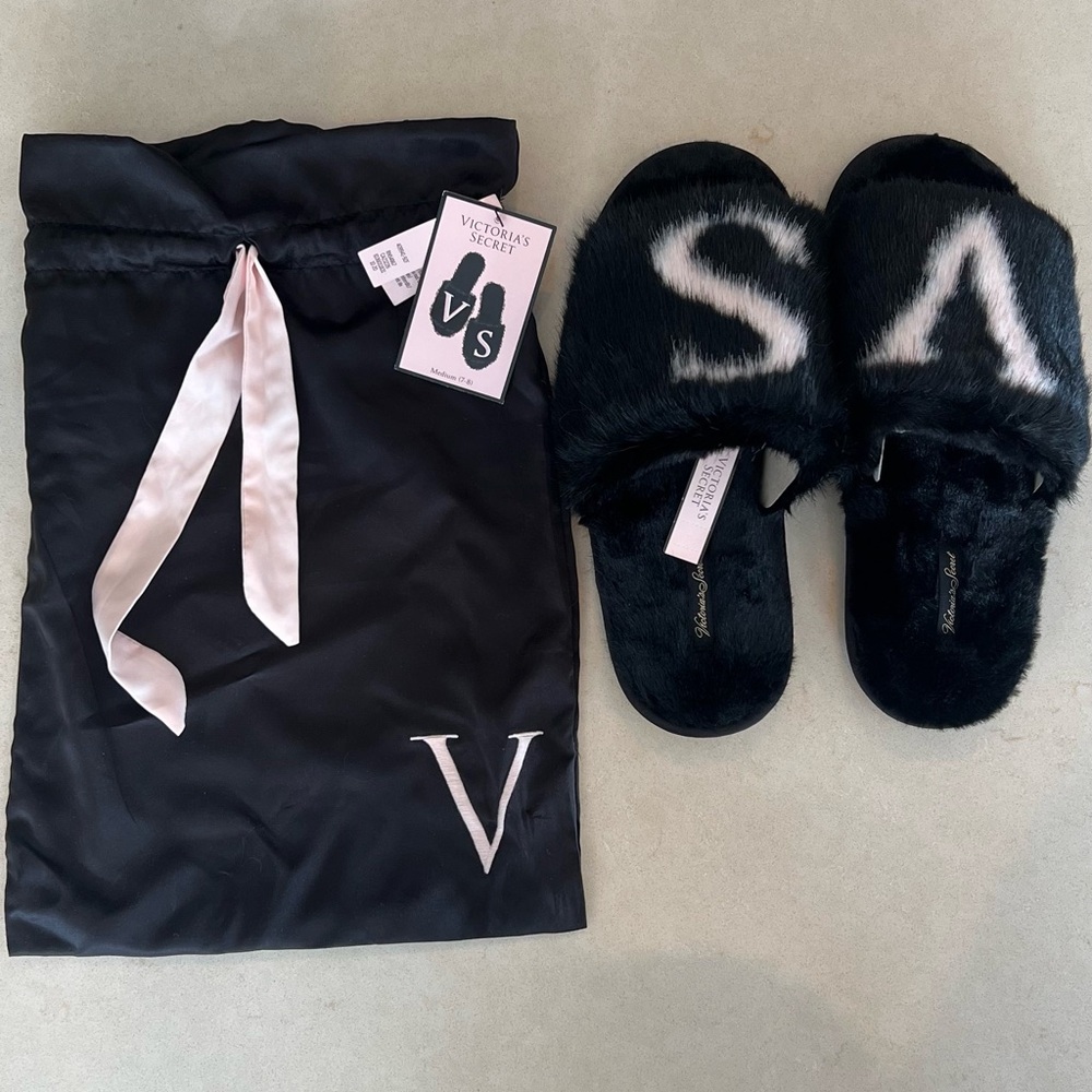 Victoria’s Secret Faux Fur Slippers, Slides, with satin storage bag, Black